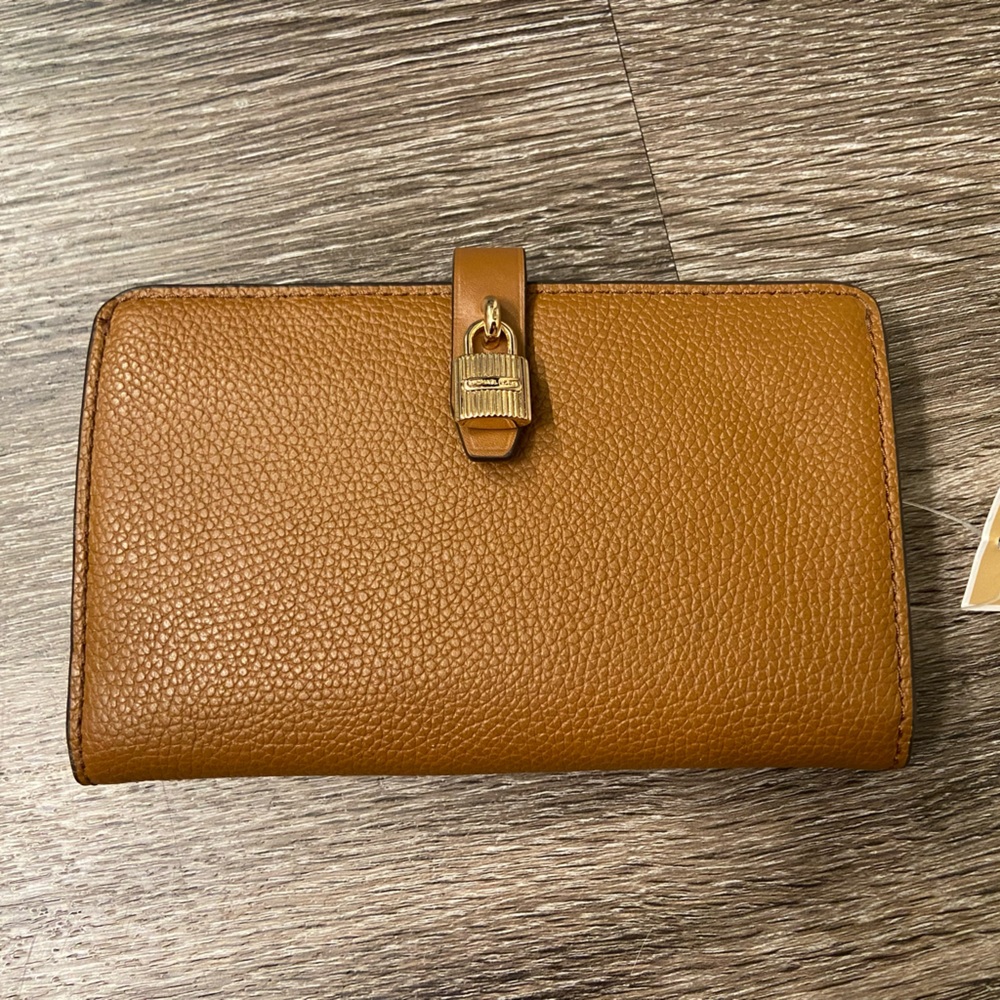 NWT-MICHAEL KORS Fold Wallet